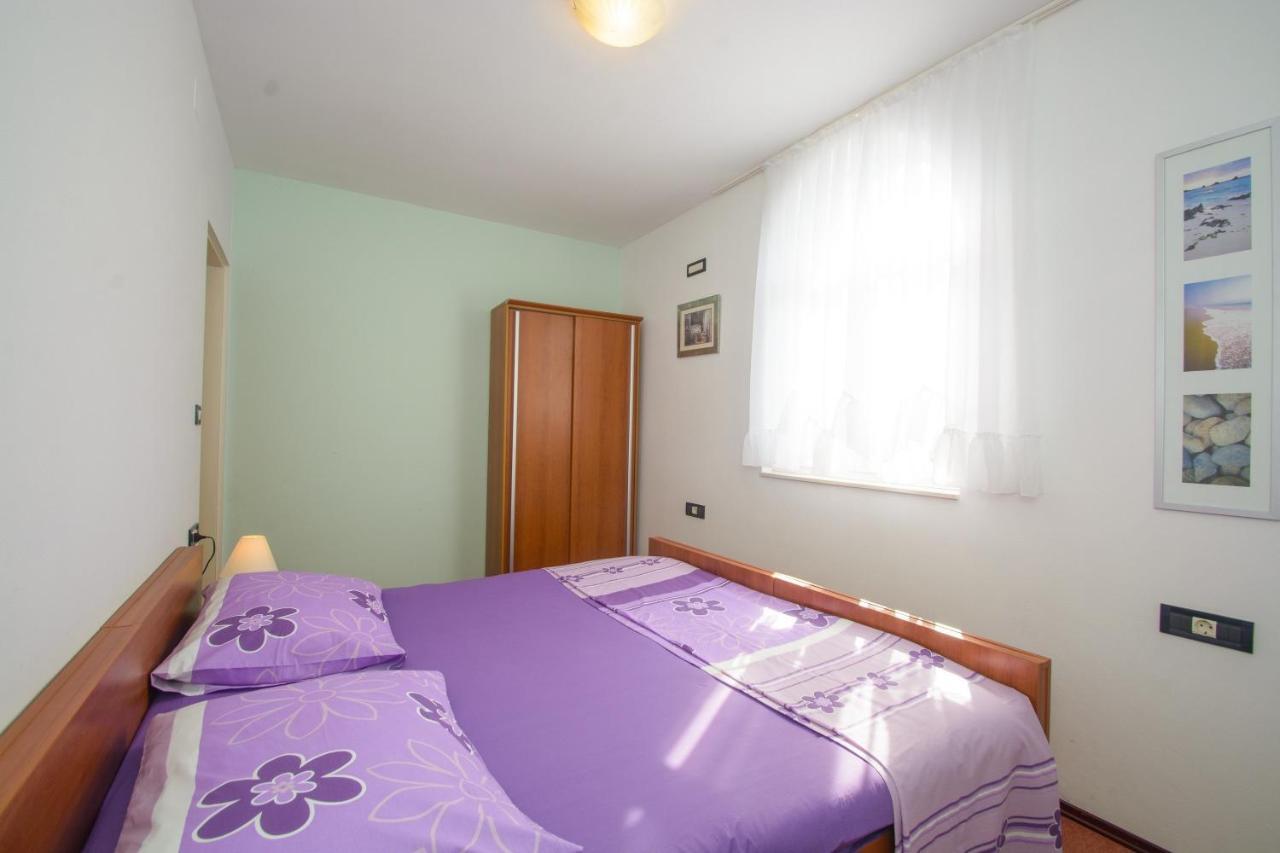 Apartments Marija - By The Sea Рогозница Екстериор снимка