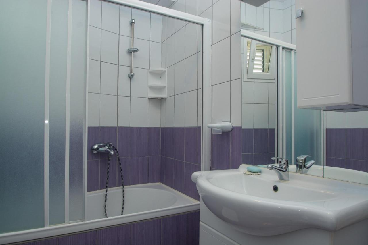 Apartments Marija - By The Sea Рогозница Екстериор снимка