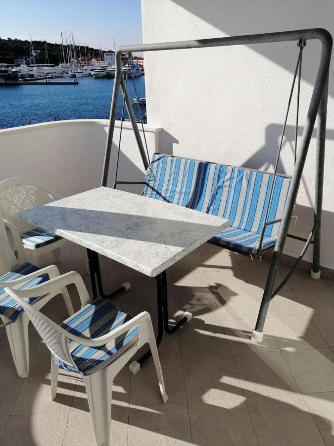 Apartments Marija - By The Sea Рогозница Екстериор снимка