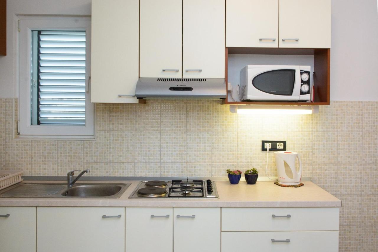 Apartments Marija - By The Sea Рогозница Екстериор снимка