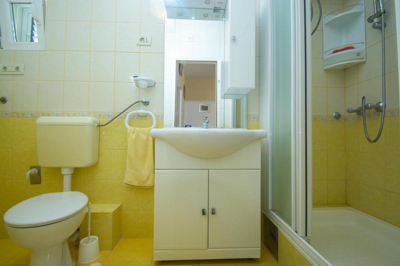 Apartments Marija - By The Sea Рогозница Екстериор снимка