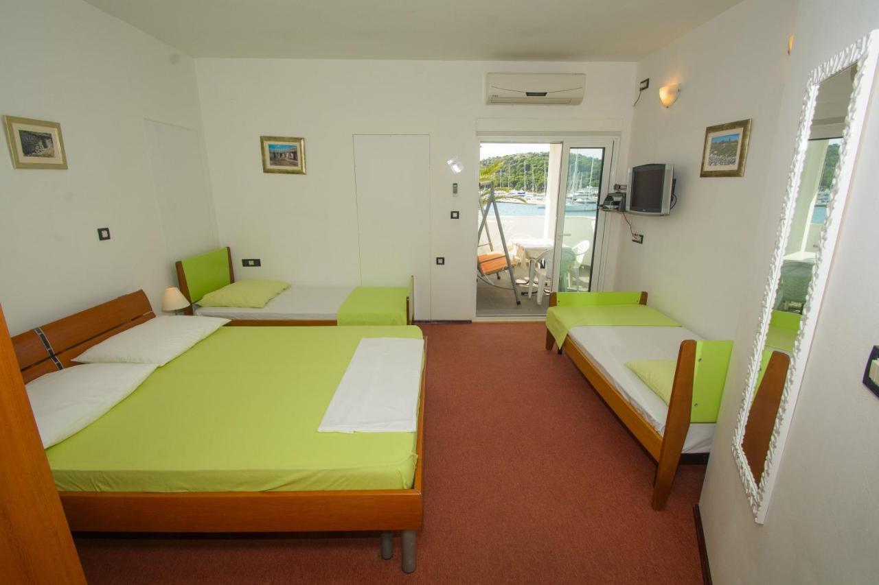 Apartments Marija - By The Sea Рогозница Екстериор снимка