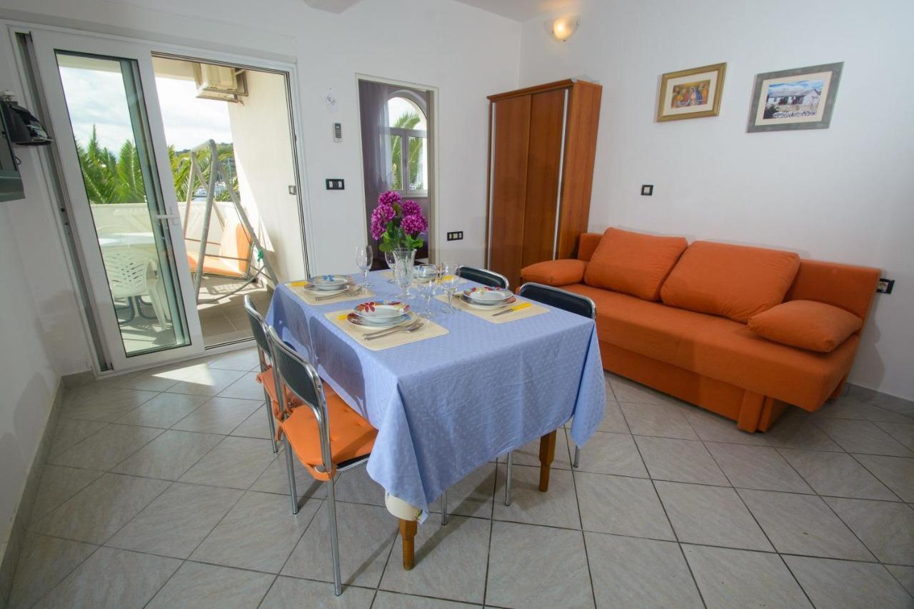 Apartments Marija - By The Sea Рогозница Екстериор снимка