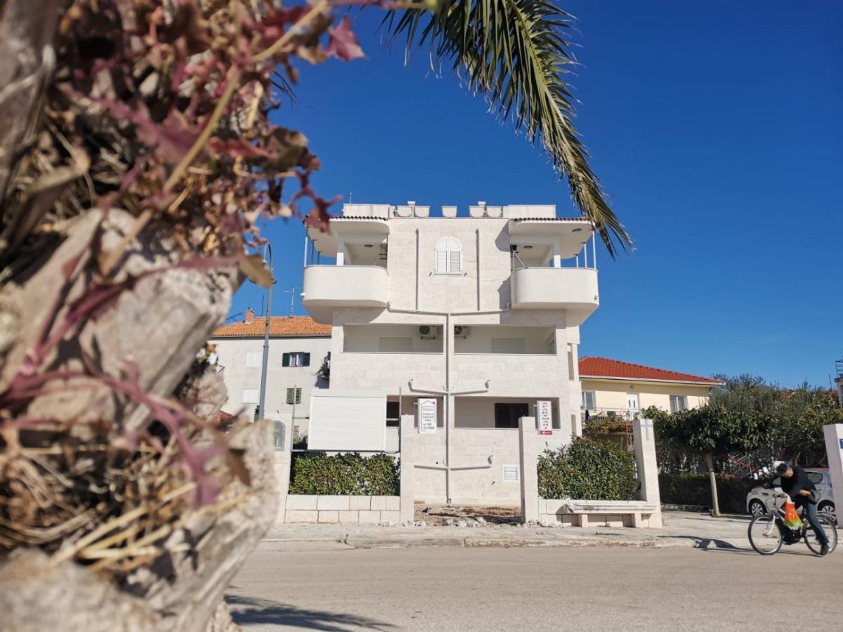 Apartments Marija - By The Sea Рогозница Екстериор снимка