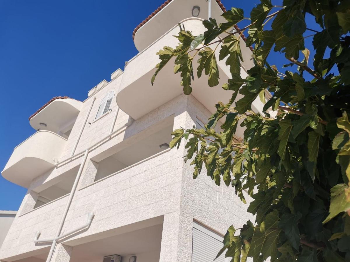 Apartments Marija - By The Sea Рогозница Екстериор снимка