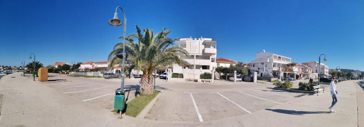 Apartments Marija - By The Sea Рогозница Екстериор снимка
