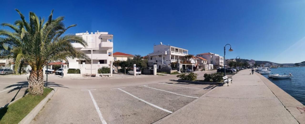 Apartments Marija - By The Sea Рогозница Екстериор снимка