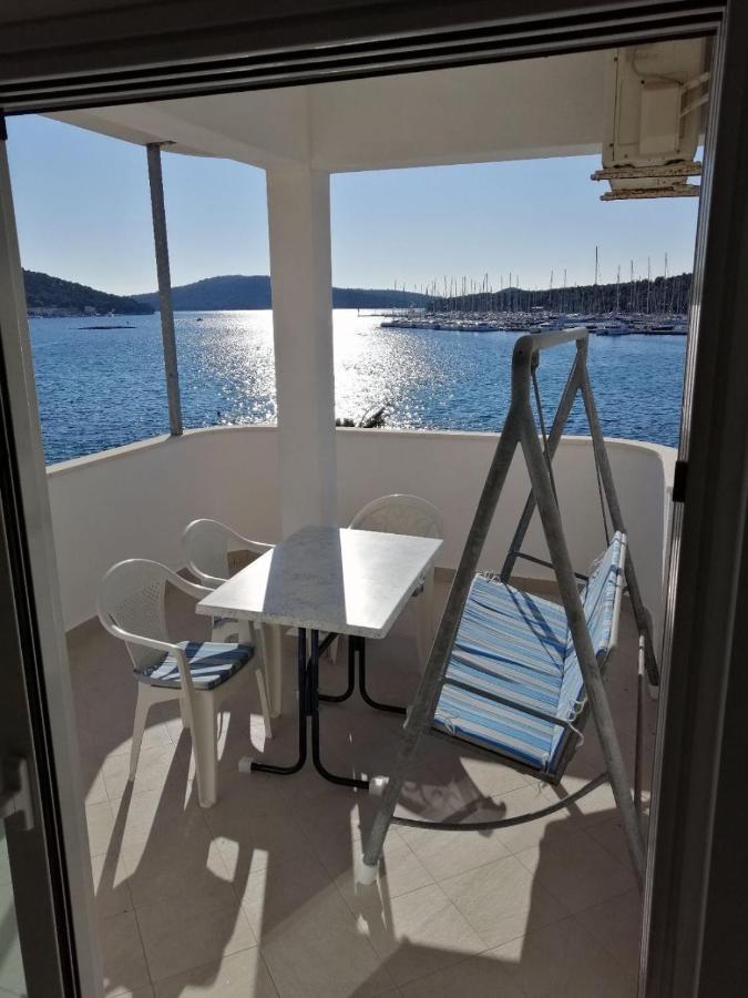 Apartments Marija - By The Sea Рогозница Екстериор снимка