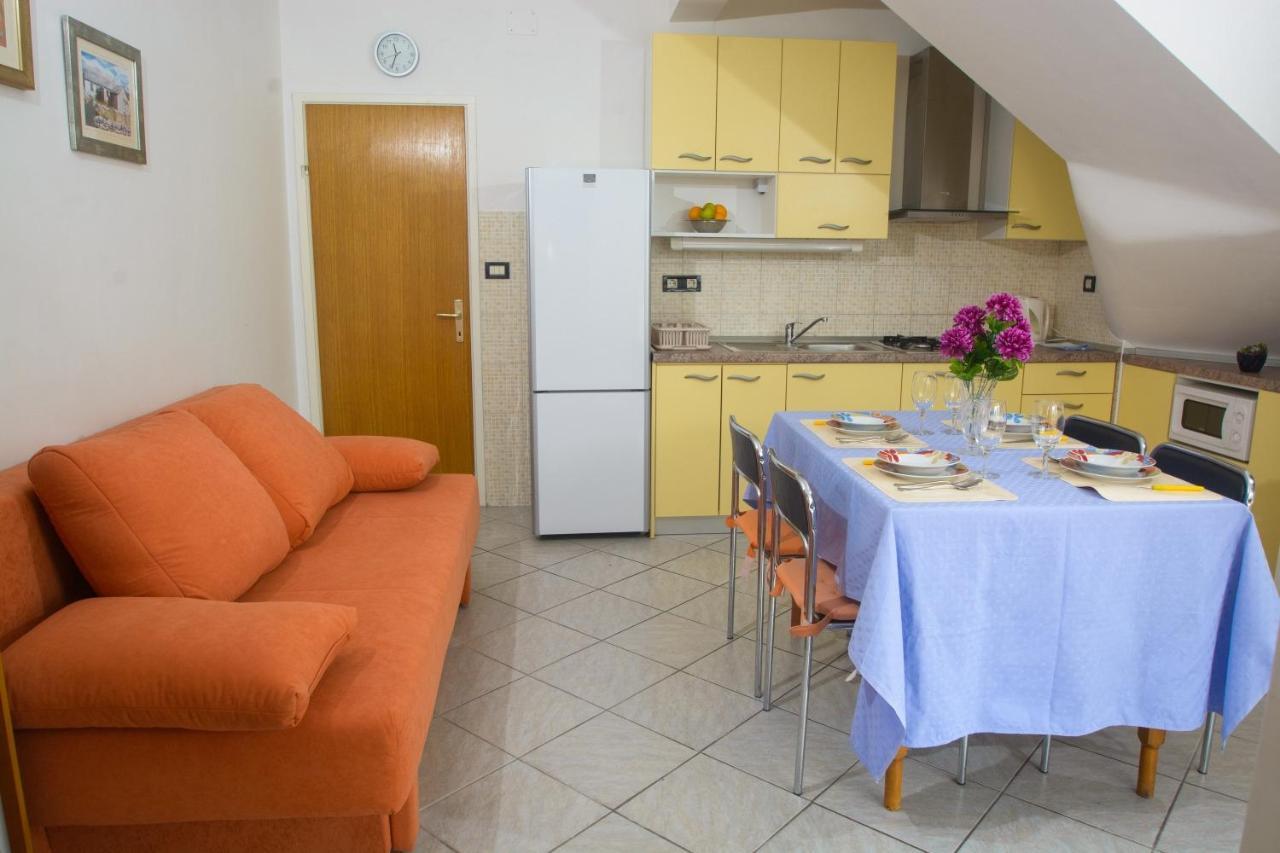 Apartments Marija - By The Sea Рогозница Екстериор снимка