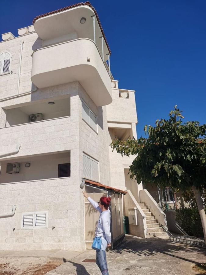 Apartments Marija - By The Sea Рогозница Екстериор снимка