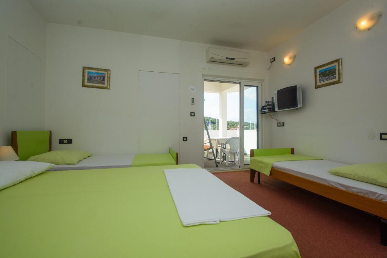 Apartments Marija - By The Sea Рогозница Екстериор снимка