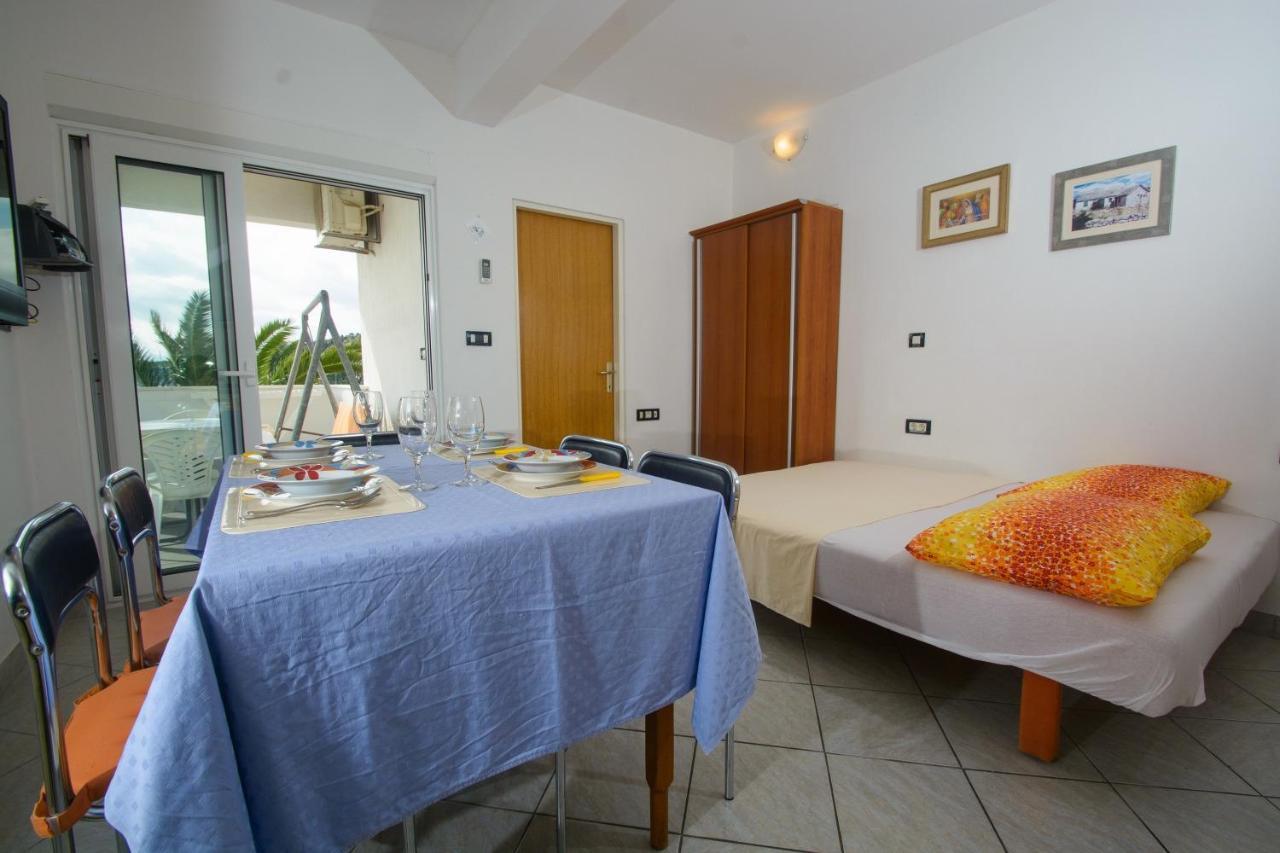 Apartments Marija - By The Sea Рогозница Екстериор снимка