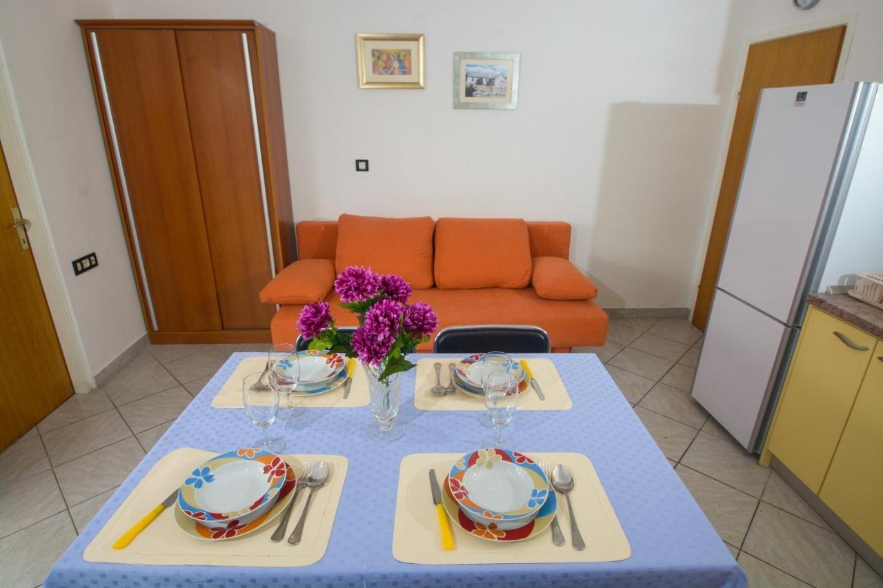 Apartments Marija - By The Sea Рогозница Екстериор снимка