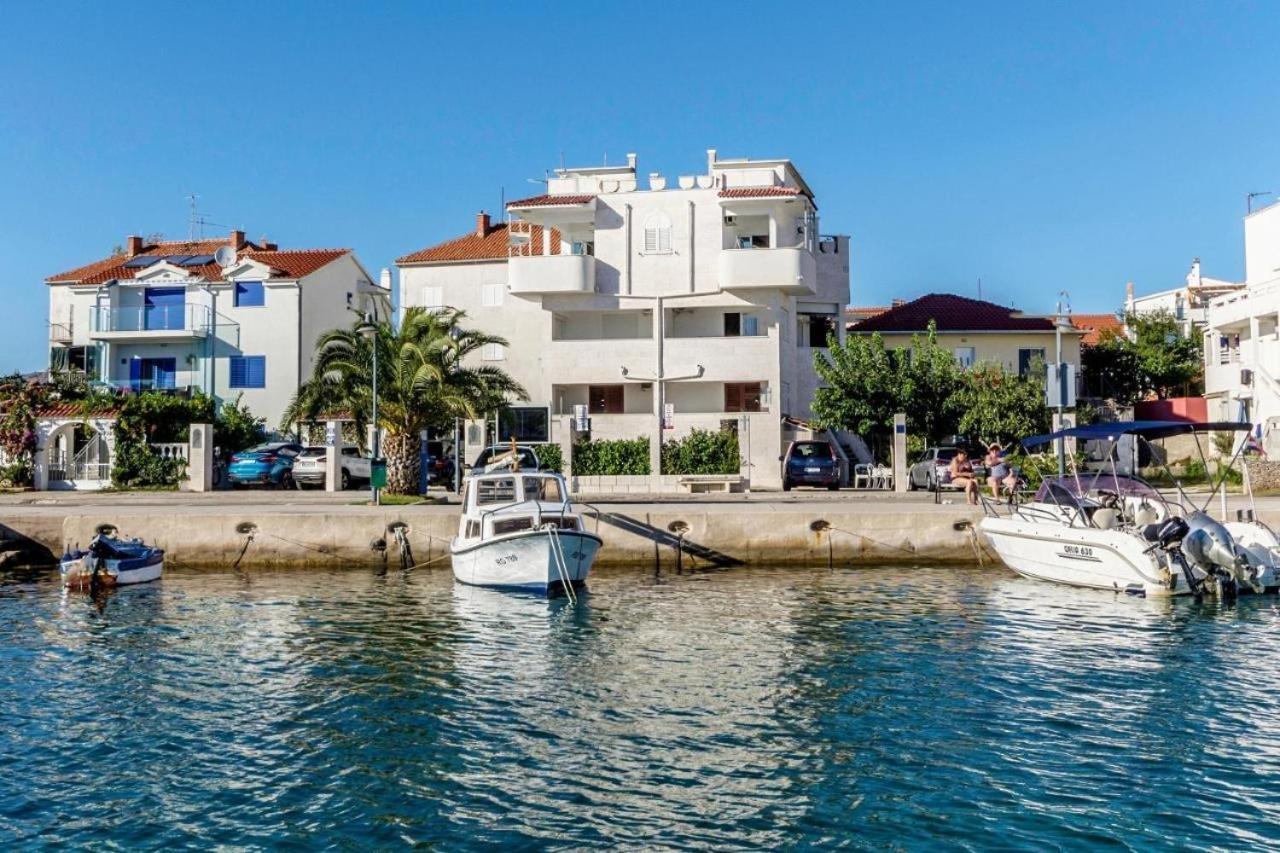 Apartments Marija - By The Sea Рогозница Екстериор снимка